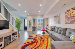 Unique New Townhomes for 16 guests by Simply Comfort., Windsor